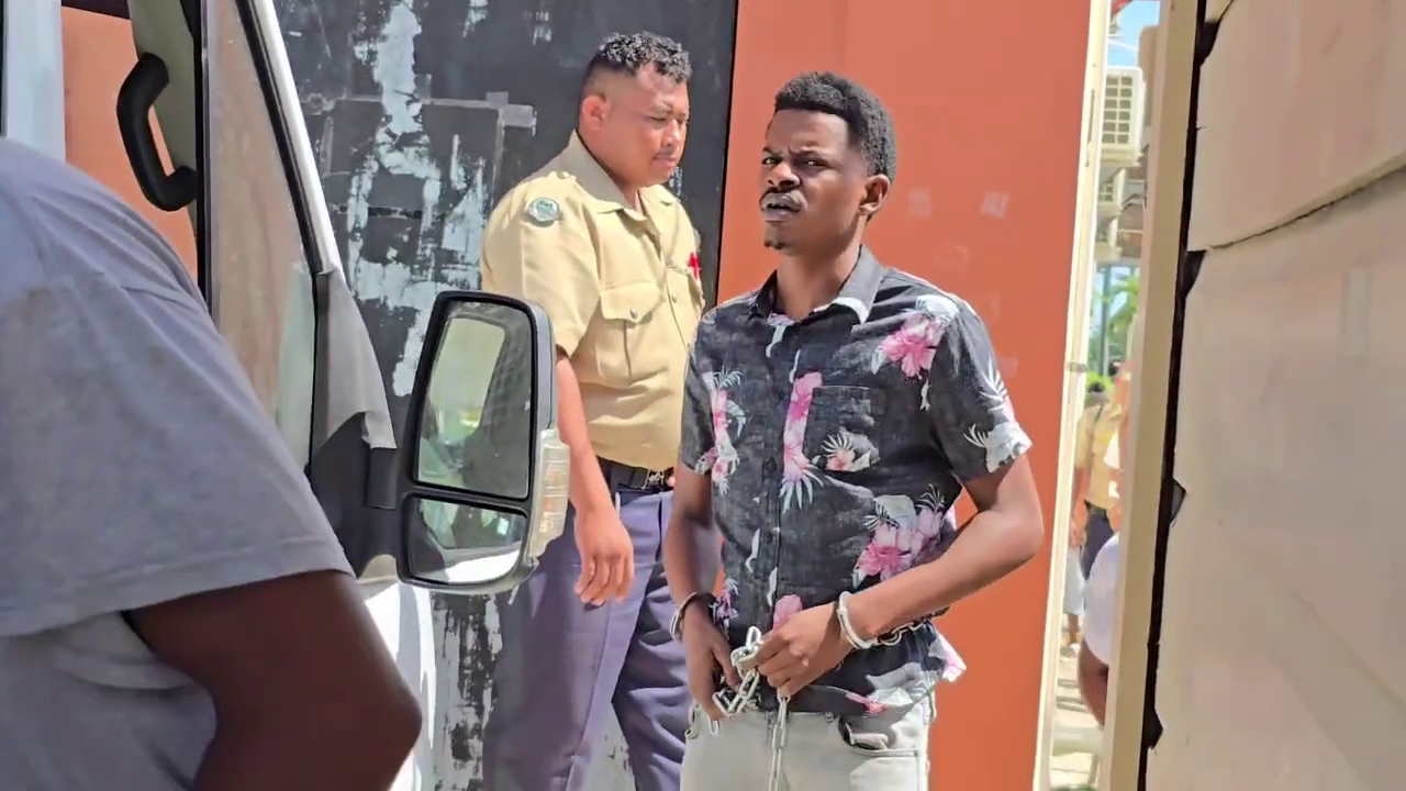 Acusan a joven de 22 años por asesinato en tiroteo del Día del Trabajo